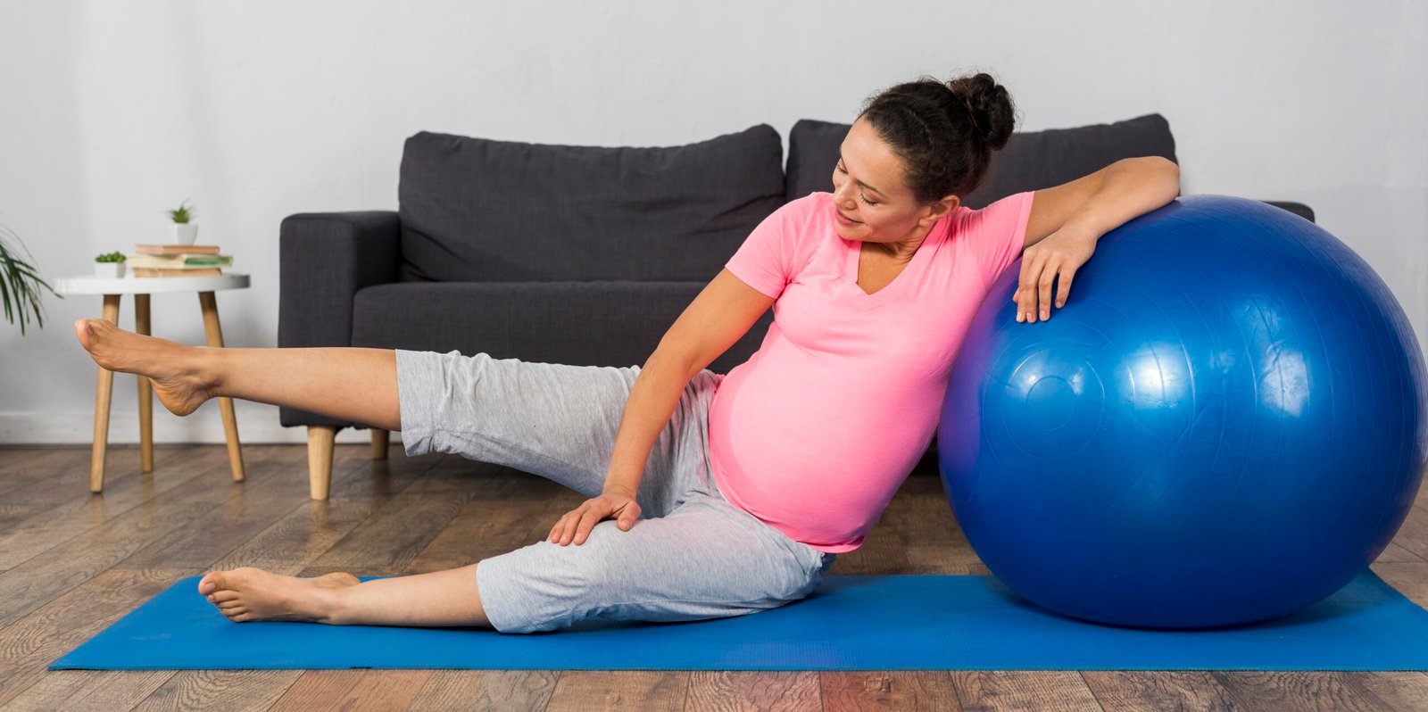Smiley-pregnant-woman-home-with-exercise-ball-mat